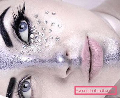 srebrni aqua make up sa kamenčićima srebrni aqua make up sa kamenčićima