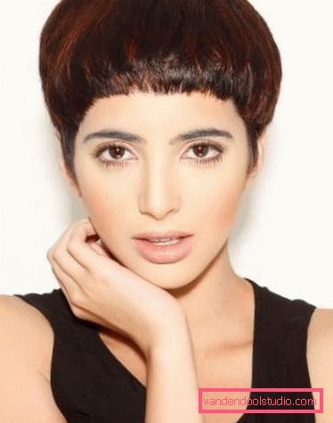 Haircut page Elegantna frizura za kratku i srednju kosu