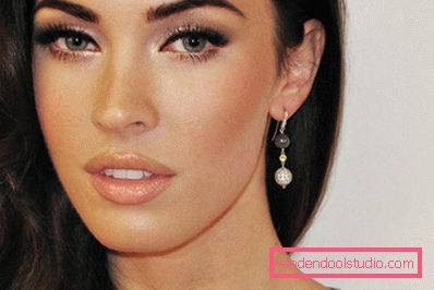 Megan Fox sa blagom šminkom Megan Fox sa blagom šminkom