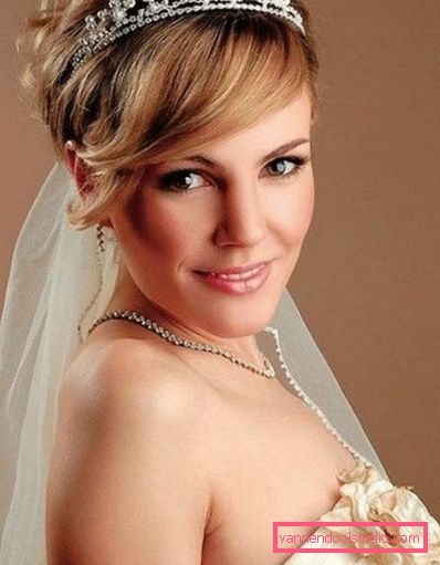 Lijepe vjenčane frizure 2017. s velom Modni trendovi u svadbenim frizurama 2019