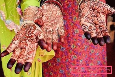 mehendi hands